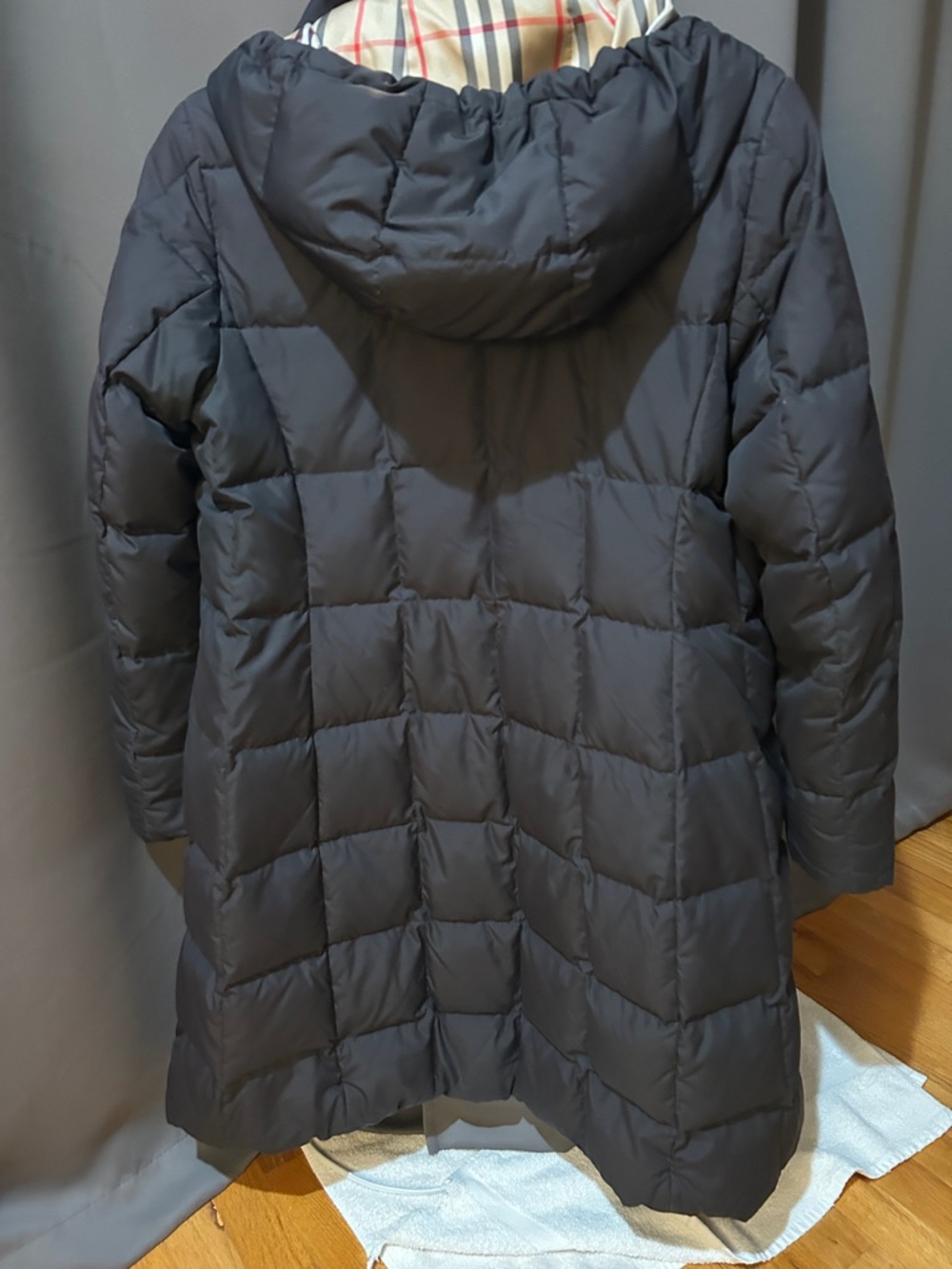Burberry Black Quilted Long Puffer Coat with Checked Trim - Picture 4 of 4